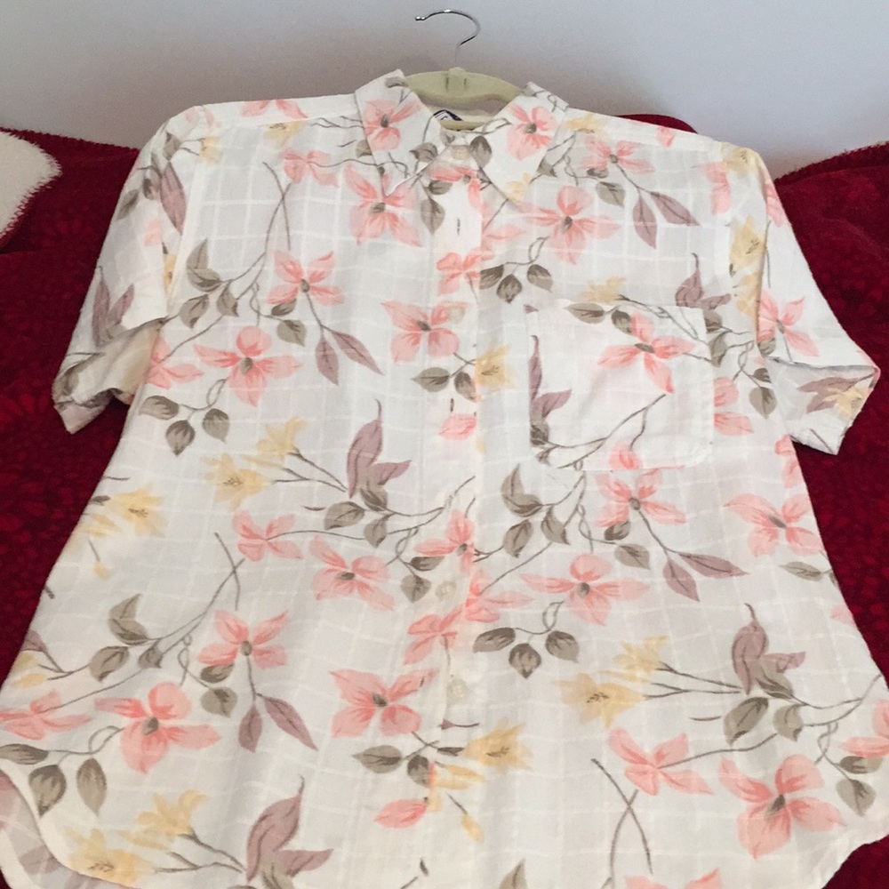 Floral short sleeve blouse.